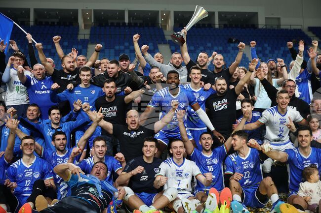 Волейболният Левски показва "требъла" на феновете преди домакинския мач от Шампионска лига срещу полския Ястжембски