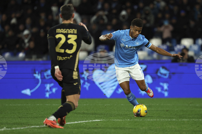 Футболистът на Наполи Давид Нерес ще бъде извън терените около месец заради контузия