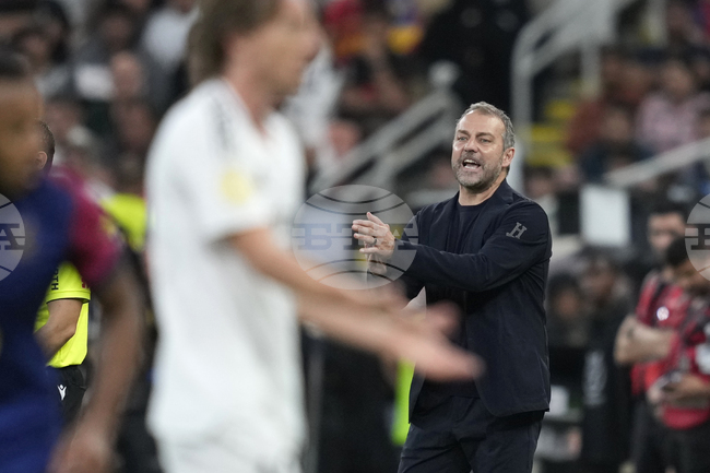 Ханзи Флик: „Не е лесно да играем с 10 души срещу Реал Мадрид“