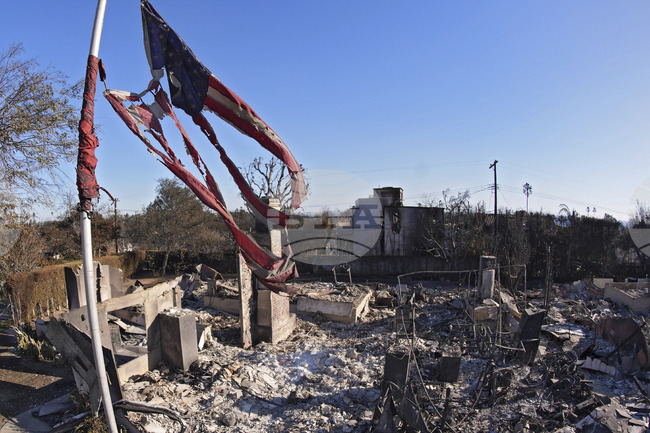 Темата за опустошителните пожари в Лос Анджелис отново е водеща в американски и британски издания