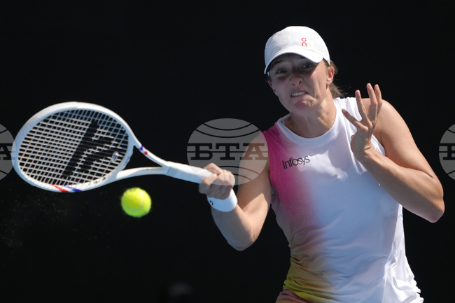 Швьонтек се класира за втория кръг на Откритото първенство на Австралия по тенис, две бивши шампионки отпаднаха на старта