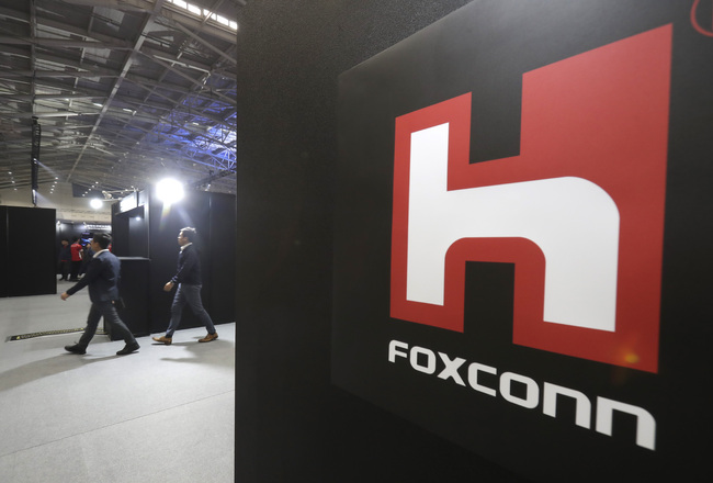 Най-големият производител на електроника по поръчка "Фокскон" с годишен ръст на приходите през януари