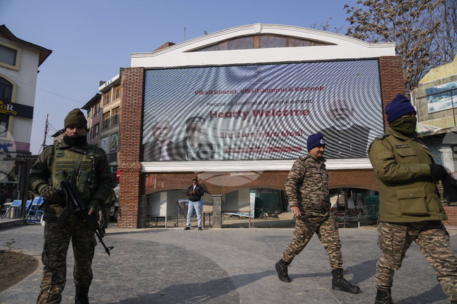 ПТИ: Нарендра Моди откри стратегически важния тунел "Зет-Мор" в Джаму и Кашмир