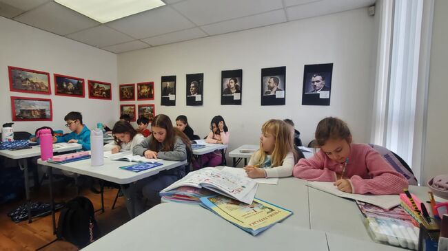 Учениците от филиалите в Етобико и Маркам на училище „Родолюбче“ в Торонто се върнаха в клас след коледната ваканция