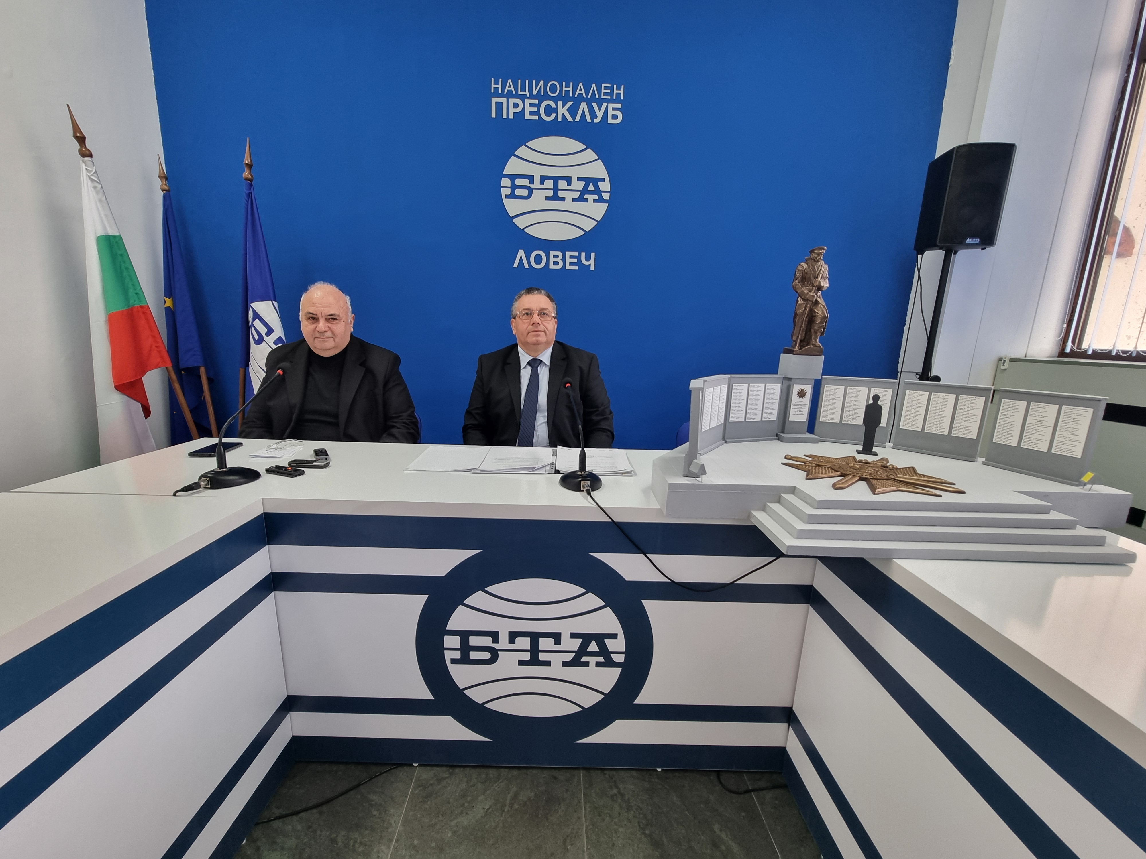 Пресконференция за изграждане в Ловеч на войнишки паметник на загиналите във войните