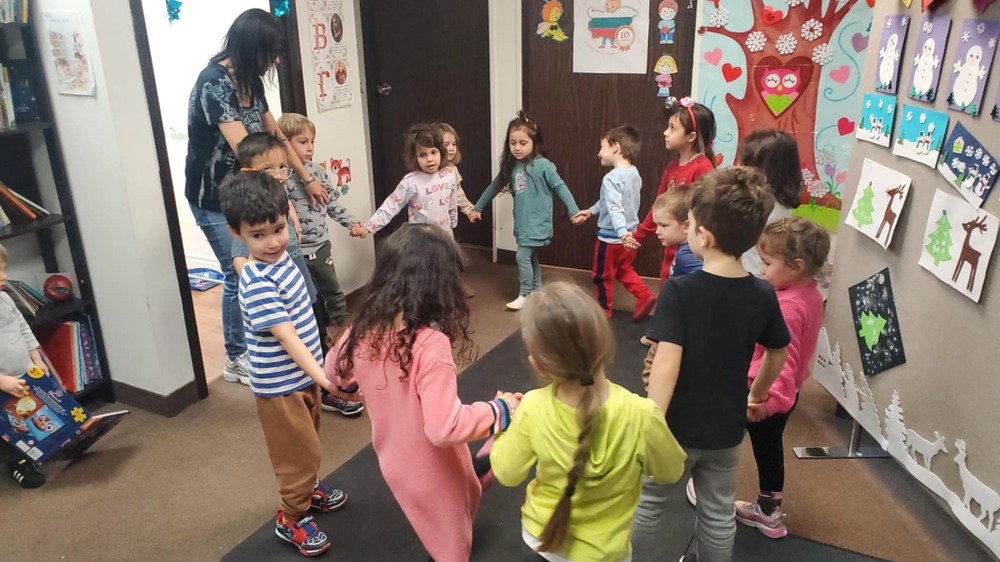 Междучасие с народни танци и упражнения организираха от училище „Родолюбче“ в Торонто