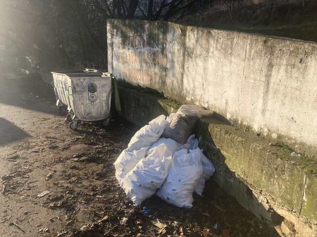 Община Стара Загора: След сигнал глобиха замърсител, изхвърлил чували с отпадъци до обществена чешма