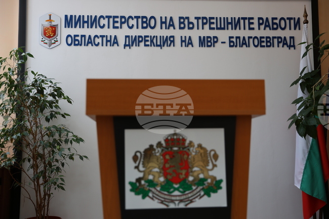 Двама мъже са задържани за кражба на болтове, които служат за закрепване на жп релси, съобщиха от полицията в Благоевград