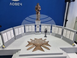 Национален пресклуб на БТА Ловеч - войнишки паметник - пресконференция