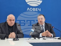 Национален пресклуб на БТА Ловеч - войнишки паметник - пресконференция