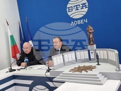 Национален пресклуб на БТА Ловеч - войнишки паметник - пресконференция