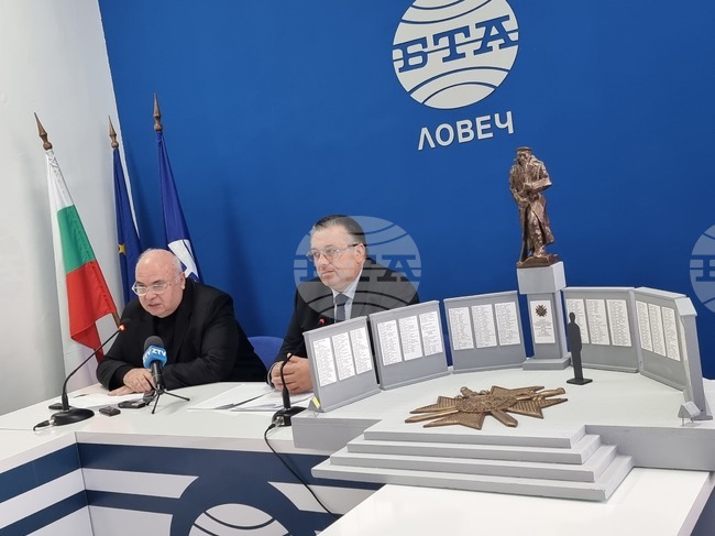 Национален пресклуб на БТА Ловеч - войнишки паметник - пресконференция