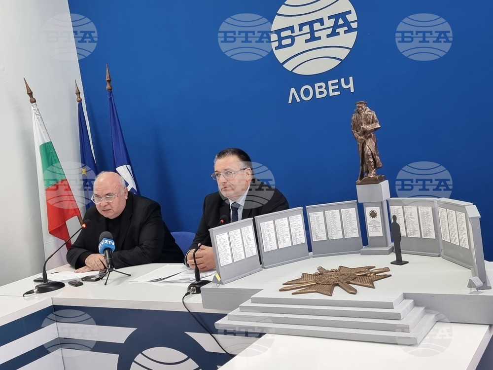 Национален пресклуб на БТА Ловеч - войнишки паметник - пресконференция