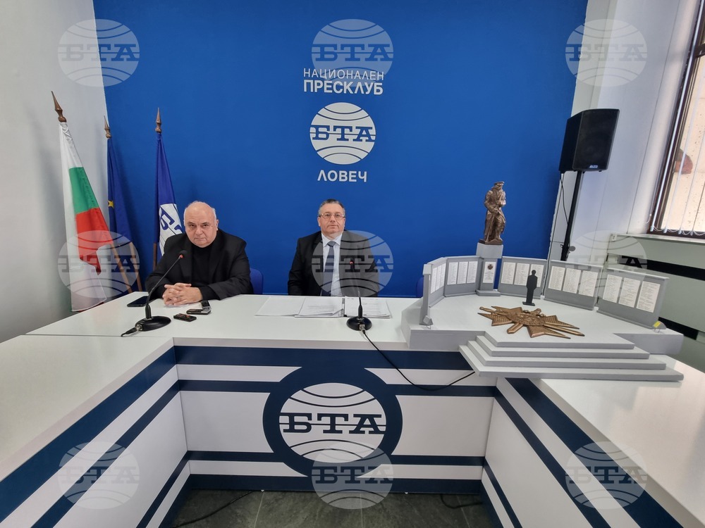 Национален пресклуб на БТА Ловеч - войнишки паметник - пресконференция