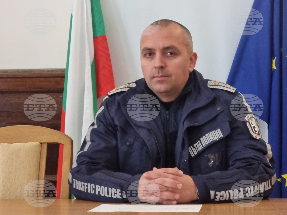 Заради снеговалежа в област Кърджали е въведено ограничение за тежкотоварни автомобили по пътя за Ардино, съобщиха от "Пътна полиция" 