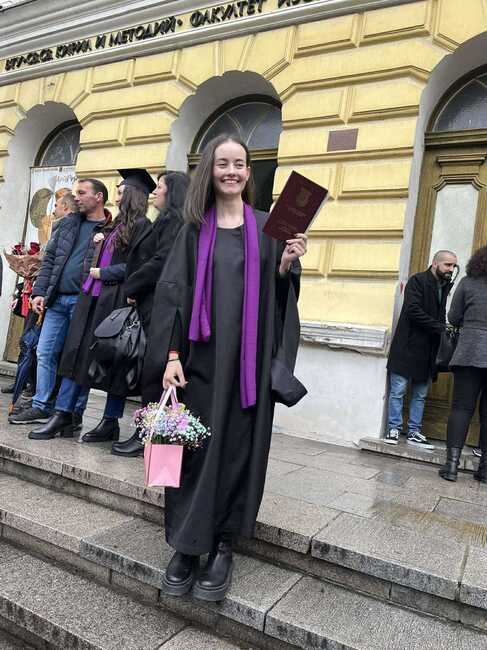Възпитаничка на Българското неделно училище „Българска светлица“ завърши Великотърновския университет