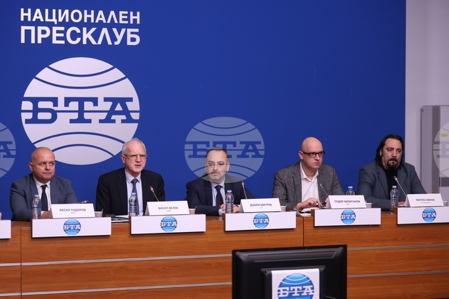 Работодатели и синдикати отлагат насрочения за 15 януари протест във връзка с компенсациите за високите цени на електроенергията, но остават в готовност