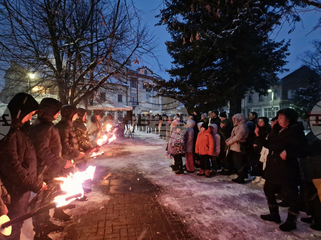 С патриотични песни и стихове бе отбелязана 147-ата годишнина от освобождението на село Костенец