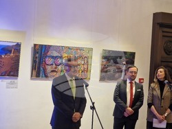 Откриване на изложбата „Непознатите земи“ в галерия Vivacom Art Hall. Н аснимката: Служебният министър на туризма Евтим Милошев. Снимка: Ваня Сухарова/БТА