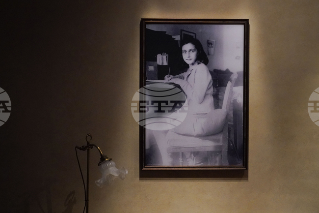 Ева Шлос, полусестрата на Ане Франк и оцеляла от Холокоста почина на 96-годишна възраст