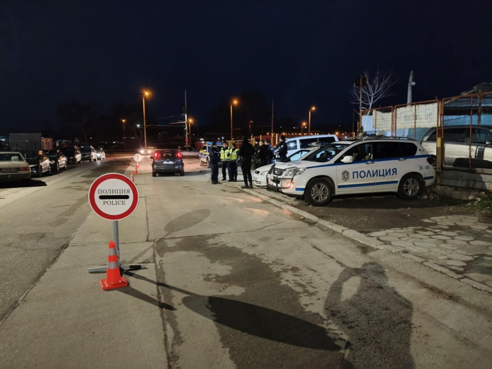Двама души са задържани при специализирана операция на полицията в Сливенско