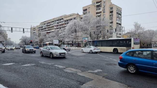 В Пловдив през нощта обработваха мостове и булеварди срещу замръзване