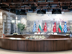 Турция - Истанбул - тристранна среща