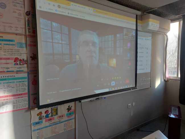 Преподавателят в Софийския унивеститет професор Марин Русев гостува онлайн на училище „Св. св. Кирил и Методий“ в Атина
