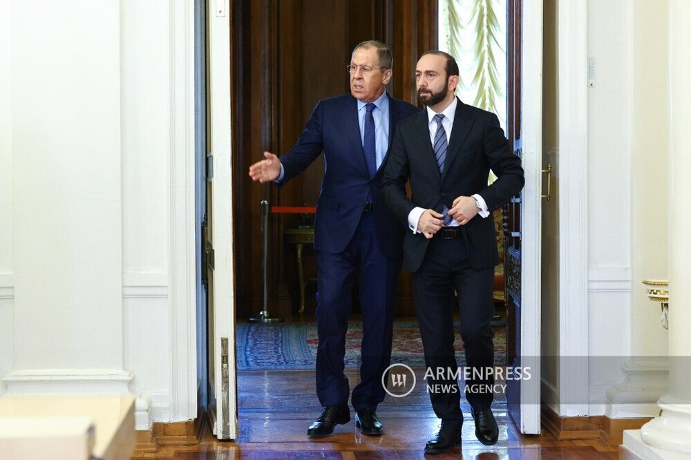 АРМЕНПРЕС: Руският външен министър заяви, че арменският му колега е приел покана за посещение в Русия