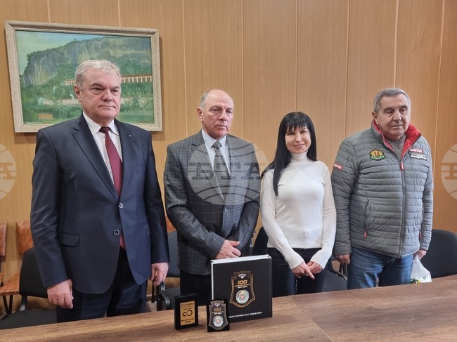 Музеят в Плевен получи като дарение книга, посветена на 100-годишнината на българския мотоциклетен спорт 