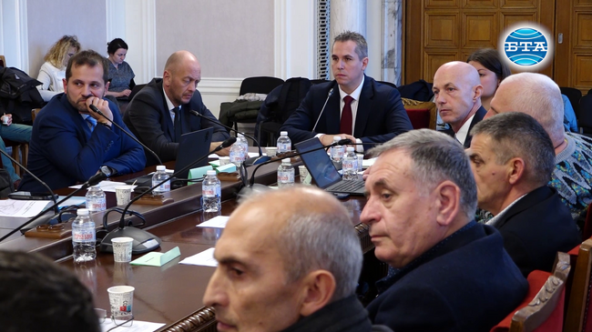 Законодателните пропуски и възможностите за излизане на ВиК дружествата от асоциациите обсъдиха участниците в дискусия, организирана от „Възраждане“