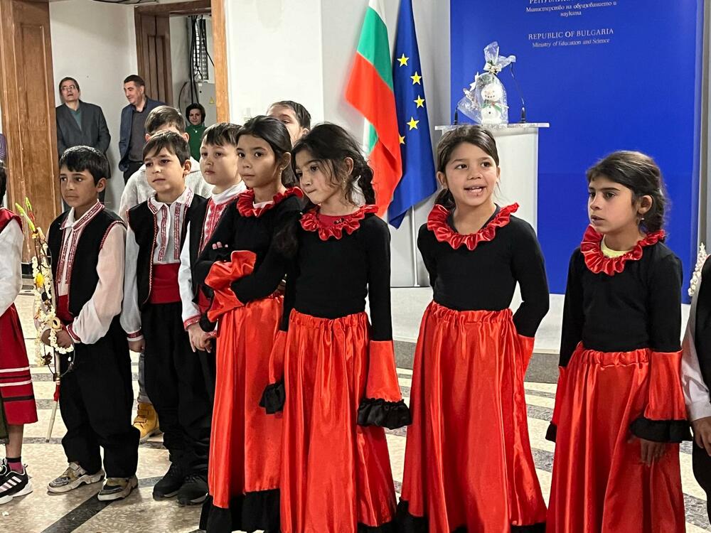 Министерство на образованието и науката: Ученици гостуваха на МОН за Василица