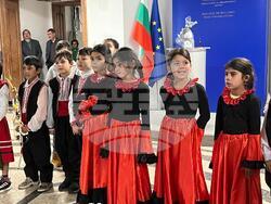 Ученици от Началното училище "Михаил Куманов" в Пещера гостуваха на Министерството на образованието и науката за Василица. Снимка: МОН