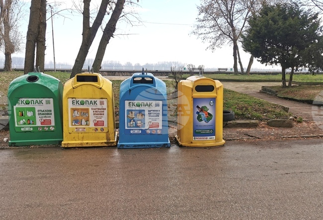 Кошове за разделно събиране на отпадъци получиха десет училища в община Петрич