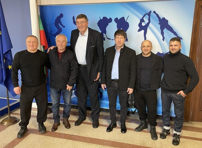 Спортният министър Георги Глушков проведе среща с представители на българските клубове по борба във връзка с отмененото държавно първенство в класически стил