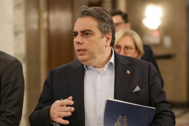 Assen Vassilev Rejects Slavi Trifonov's Financial Policy Criticism