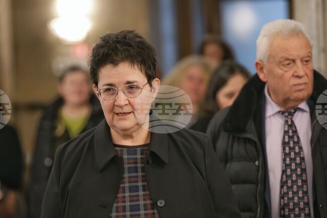 Министър Людмила Петкова изрази надежда да има редовно правителство