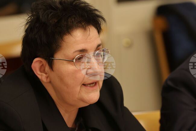 Надявам се много скоро да бъде взето решение за присъединяването на България към еврозоната, заяви вицепремиерът Людмила Петкова