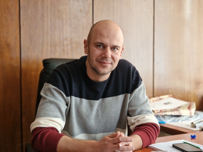 Монтиране на система за радиомониторинг на покрива на училището в кв. "Тева" ще обсъди Общинският съвет в Перник