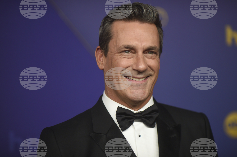 Джон Хам от „Момчетата от Медисън авеню“ получава награда „Бухнал пудинг“ за Мъж на годината 