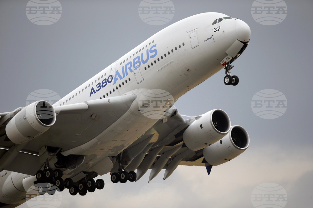 Преди 20 години официално е представен най-големият пътнически самолет в света - “Еърбъс А380”