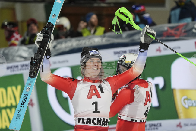 Швейцарката Камий Раст спечели нощния слалом във Флахау