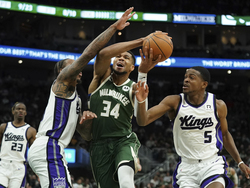 Kings Bucks Basketball