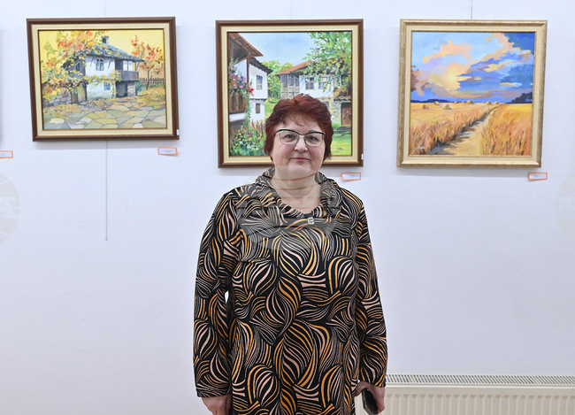 Изложба с красиви места от България показва в Монтана художничката Елена Манчева