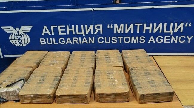 Агенция "Митници": Украинска валута за близо 1 000 000 лева е установена от митническите служители на ТД Митница Русе
