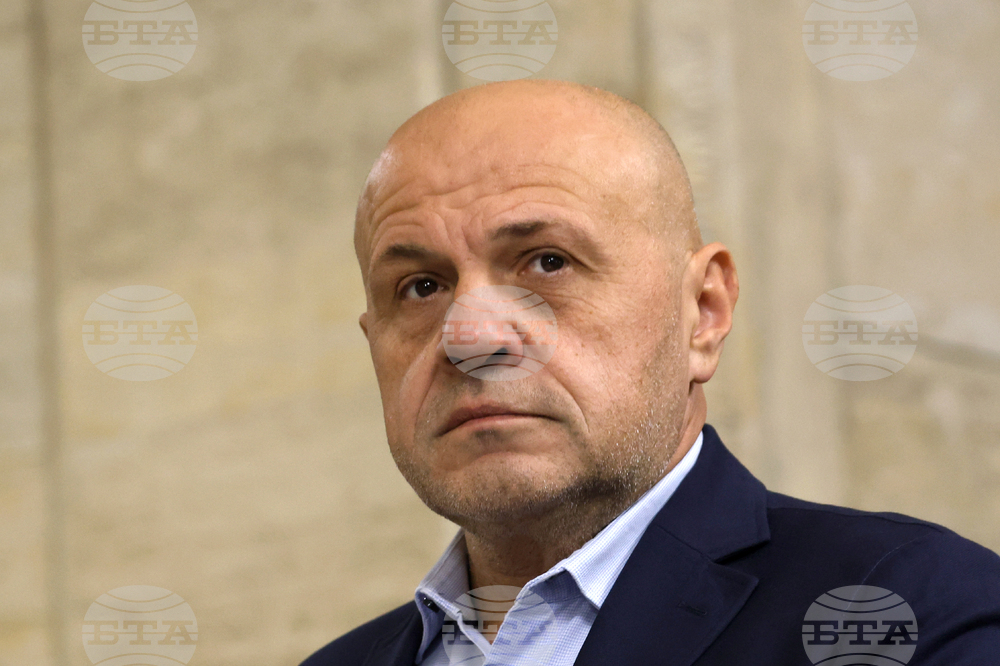 Длъжни сме да мислим в категориите на пълен мандат, каза вицепремиерът Томислав Дончев в предаването "Още от деня"