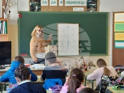 Урок, посветен на сурвакането, имаха възпитаници на училище „Бачо Киро” в Алкоркон, Испания