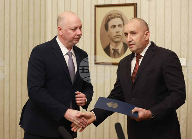 Указът на президента с предложение Росен Желязков да бъде избран за премиер е постъпил в Народното събрание