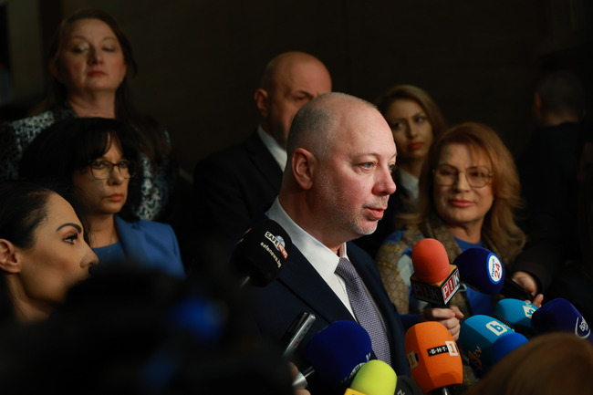 Всеки направи отстъпка от своите идеологически и политически разбирания, каза кандидатът за премиер Росен Желязков