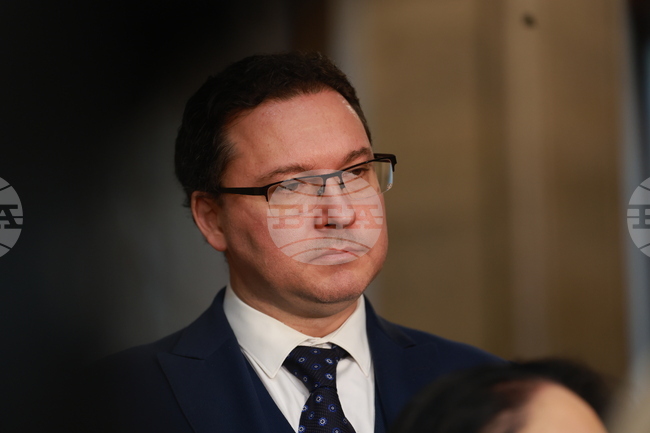 Не идвам със списъци на хора, които сме определили да разследваме, каза министър Даниел Митов